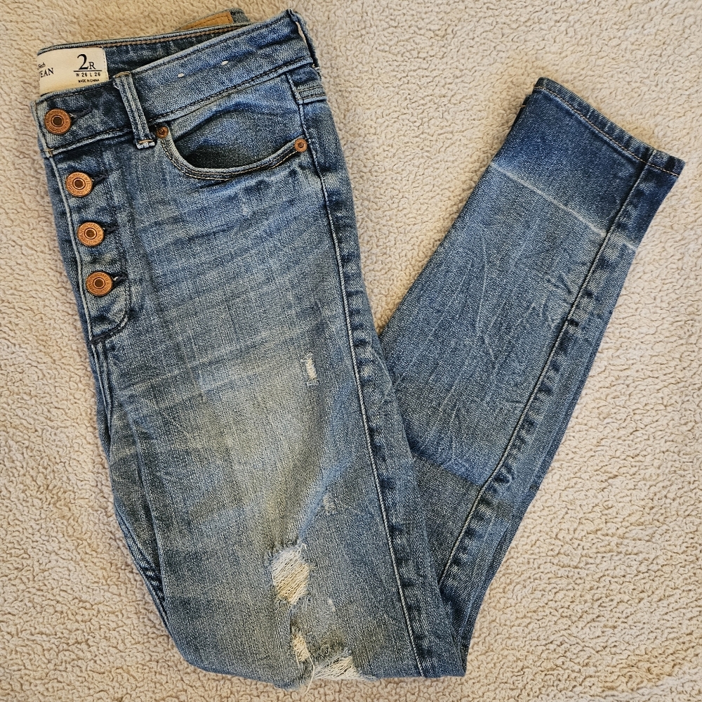 Abercrombie & Fitch Women's Ankle High Rise Jean 2R